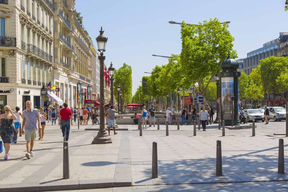  Tempat  Belanja  Terbaik di  Paris  Avenue Des Champs 